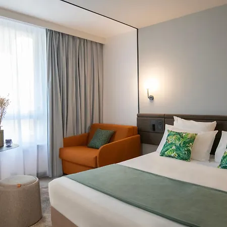 Novotel Aeroport Cap 3000 4*